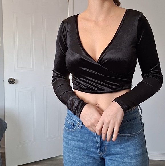 Longsleeve Velvet Croptop - Picture 2 of 7